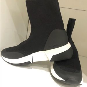 Via sprigs new sport looking shoes, black, no box, size 7.5